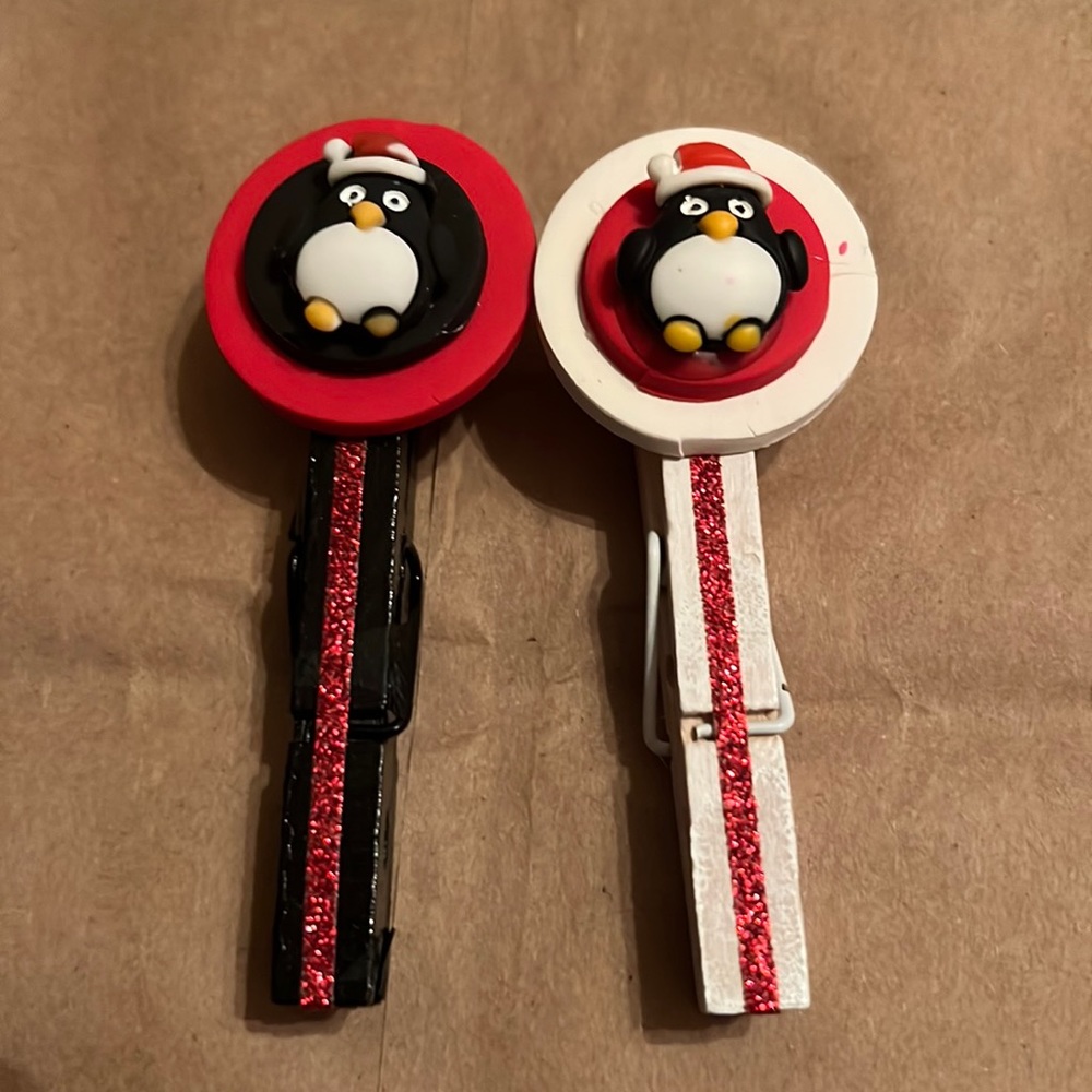 Adorable penguin clips for chips or papers.